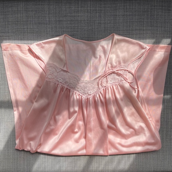 Vintage Lace and Bow Night Dress - Picture 2 of 16